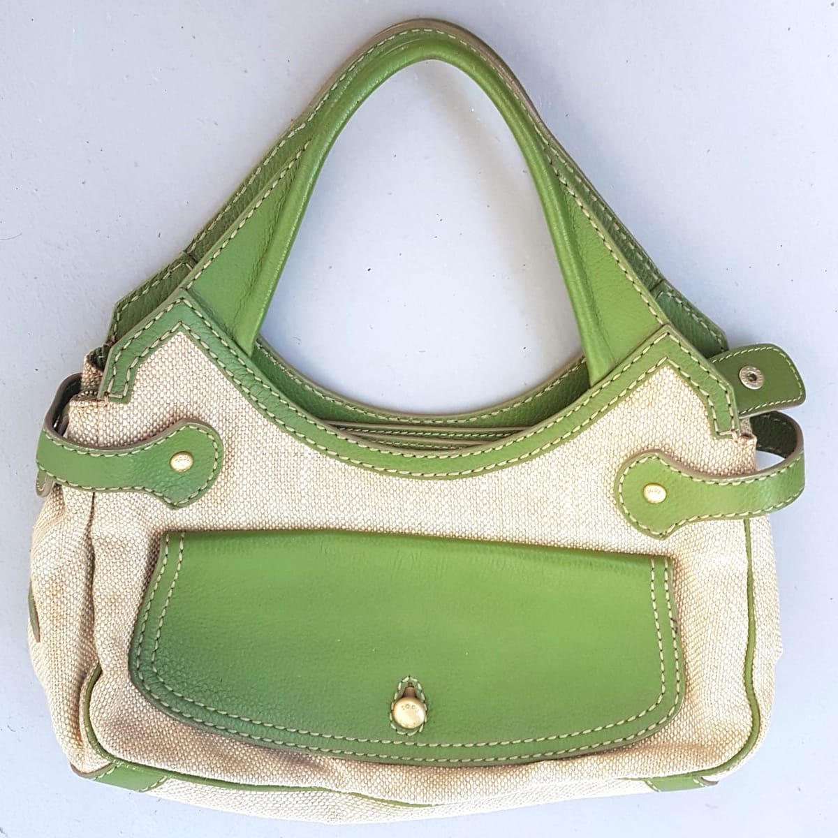 Tod's Original TOD’S Tote Bag, Tod’s Decoupage Shopping Media Model, Tod’s Coupe Pump, Duffel Bag, Cosmopolitan, Cool Beige Linen with Green Leather Bag, Designer Handbag, Sophistication, Luxury Lifestyle, Urban Style, Cult Street Fashion - Photo 3