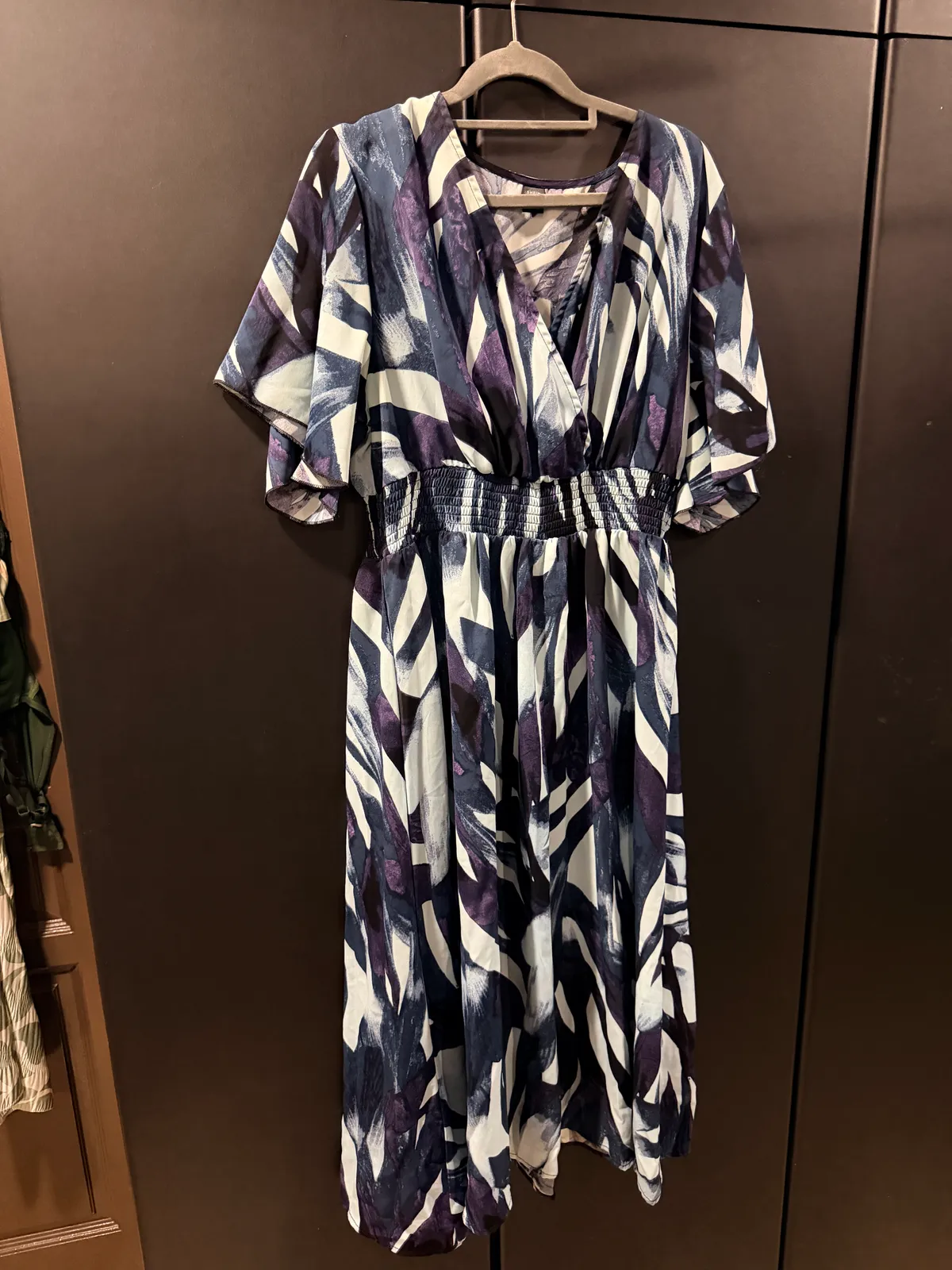 Chic Abstract Print Midi Dress
