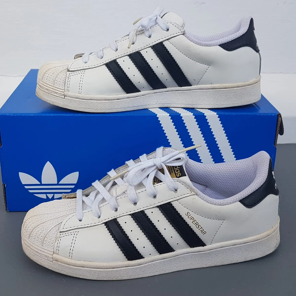 Adidas Original Adidas Superstar Sneakers, Black & White Leather Shoes, Cosmopolitan, US 3, UK 2.5, EUR 35, Signature White Shell Toe, Sophistication, Streetwise, Pop Culture, Hip Hop, Rock Star, Roadster, Cult Street Fashion, Timeless Appeal, Everyday Shoes - Photo 9