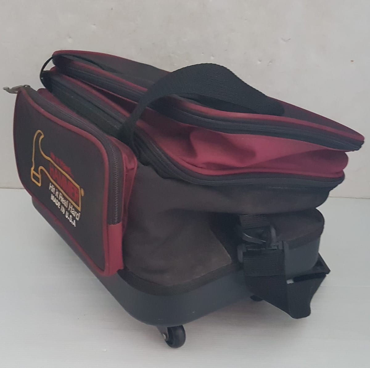 HAMMER Original HAMMER Bowling Ball Bag, Made in USA, Trolley Bag, Fab, Home of the Hammer, Cosmopolitan, Cool Black Design & Maroon Accents, Travel Bag, Sophistication, Tote Bag, Duffel, Urban Style, Pop Culture, Cult Street Fashion - Photo 7