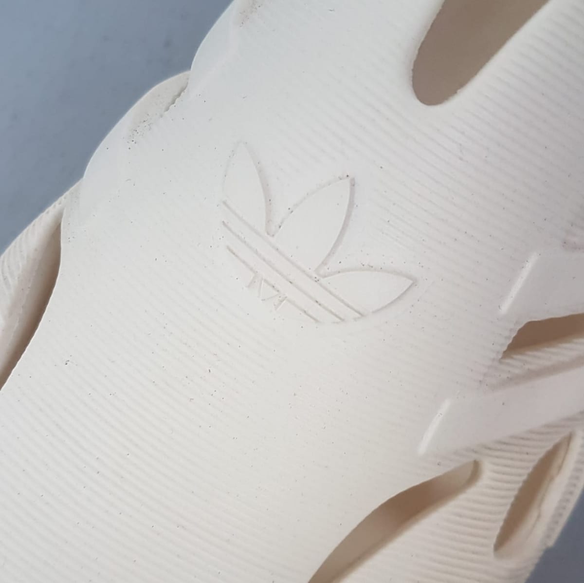 Adidas Adilette CLOG, Adidas Supernova Sneakers, Cool Slip-On, UK 9, EU 43, Beige Shoes, Sliders, Sleek Designer Shoes, Eye-Catching, Cosmopolitan, Sophistication, Urban Style, Timeless Appeal, Pop Culture, Summer Holiday, Streetwise, Luxury Lifestyle - Photo 8