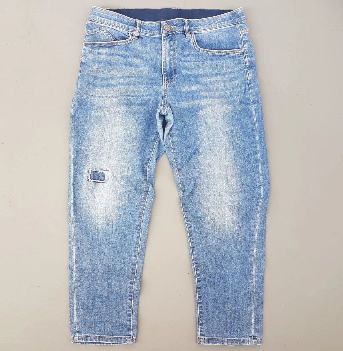 Bossini Original BOSSINI Light Washed Denim Jeans, Size 27, Cosmopolitan, Cool Distressed Bottoms, Bootcut Model, Pop Culture, Hip Hop, Rock Star, Cult Street Fashion, Urban Style, Timeless Appeal, Sophistication, Streetwise, Trendy Apparels - Photo 6