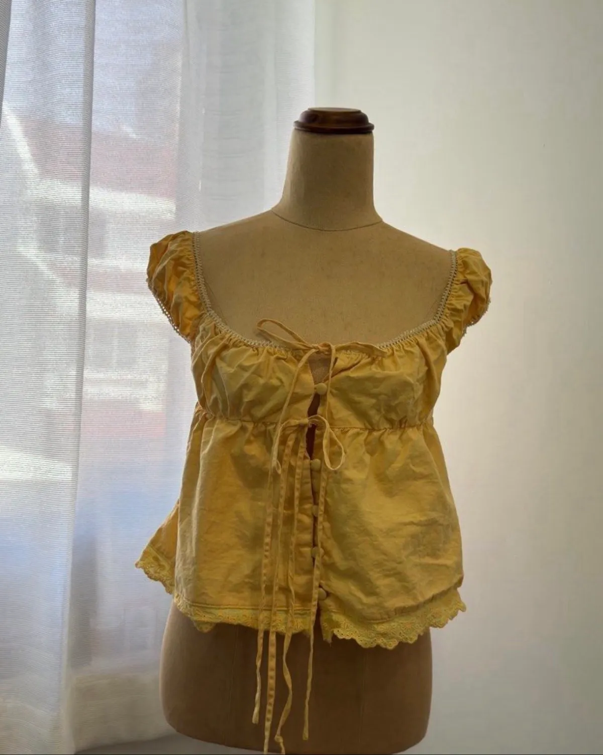 Cute Summer Yellow Lace-Up Top