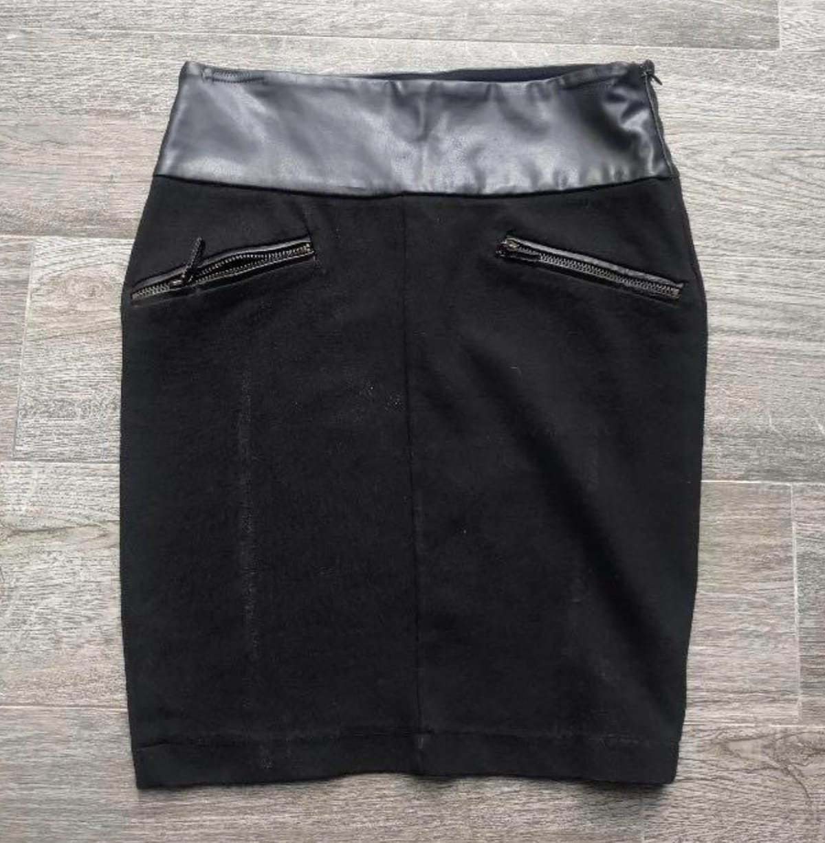 Chic Black Skirt with Faux Leather Detail - Zara
