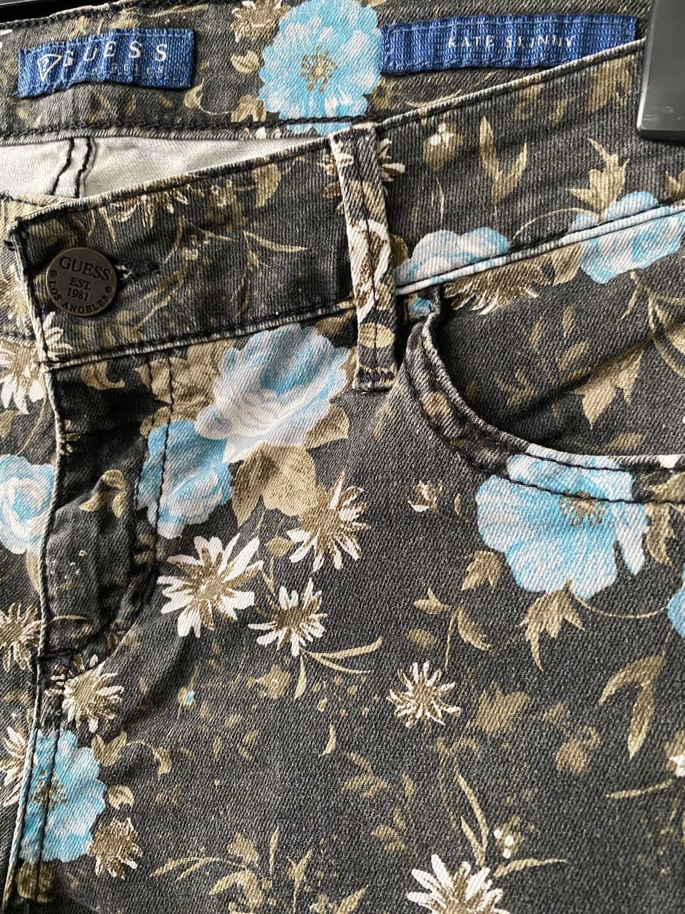Guess GUESS Kate Skinny Faded Floral Patterned Skinny Jeans (Size 29) - Photo 3