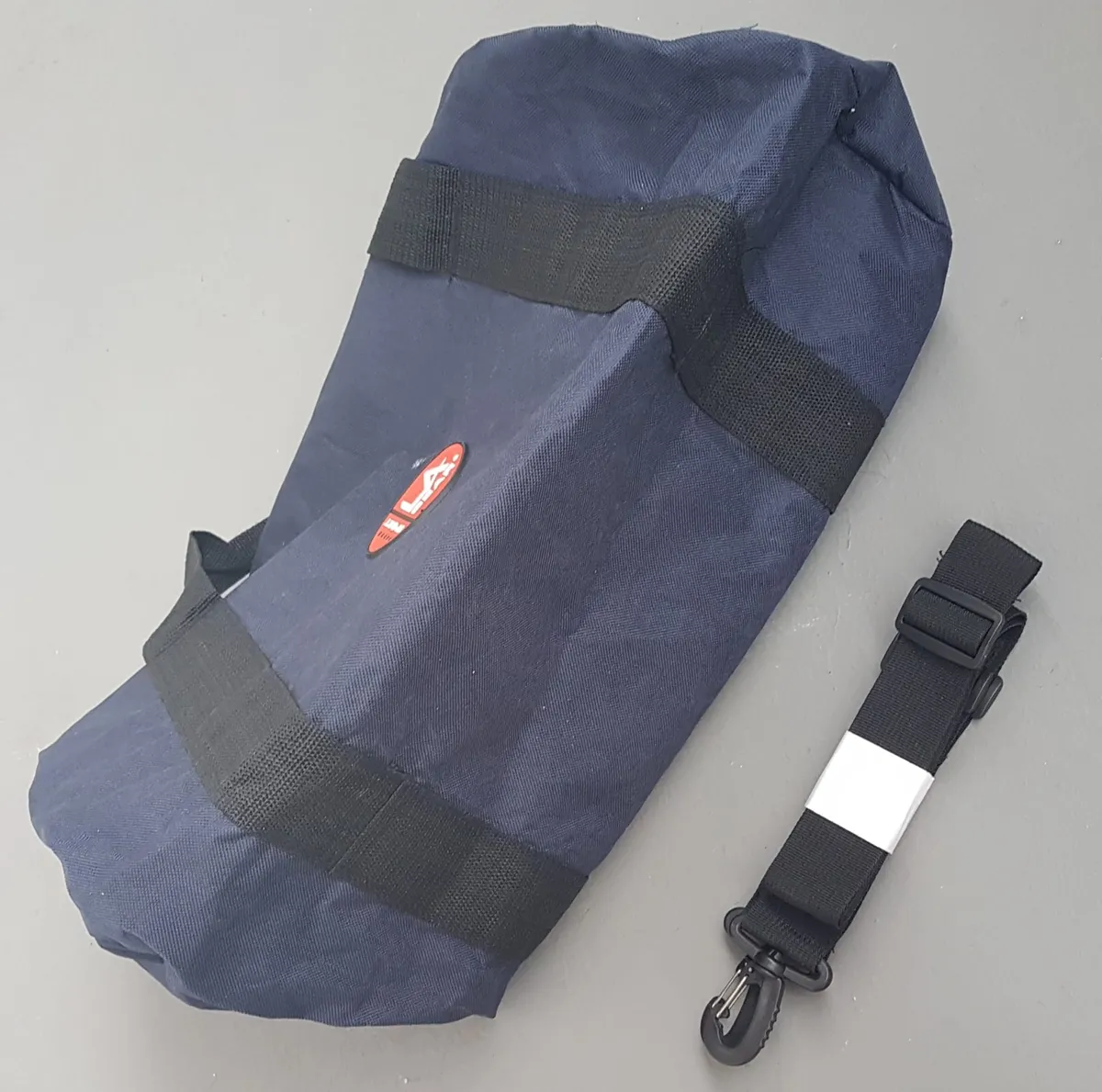 LA GEAR Original LA GEAR Duffel Bag, Cool Navy Blue Canvas Carrier, Cosmopolitan, Matching Black Handle & Detachable Sling, Sporty, Timeless Appeal, Urban Style, Outdoor, Gym, Workout, Travel Pack, Sophistication, Streetwise, Active Lifestyle, Cult Street Fashion - Photo 6