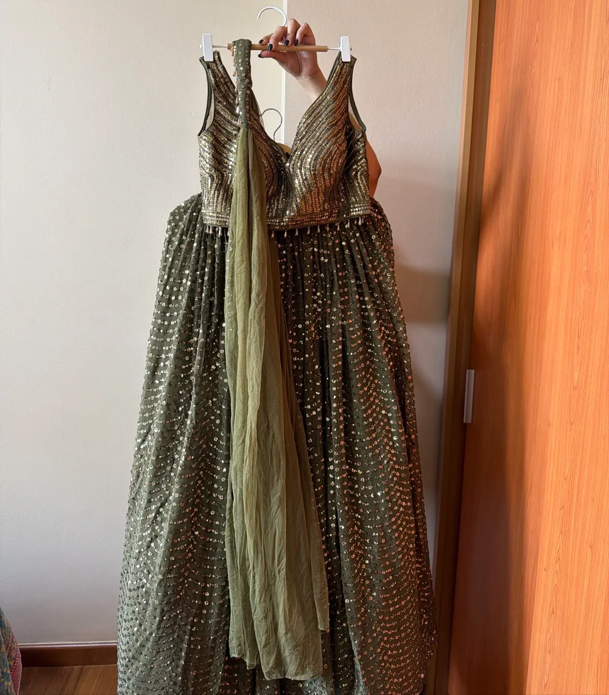 Basanti kapde Aur Koffee  Glamorous Moss Green Sequined Lehenga Set - Photo 3