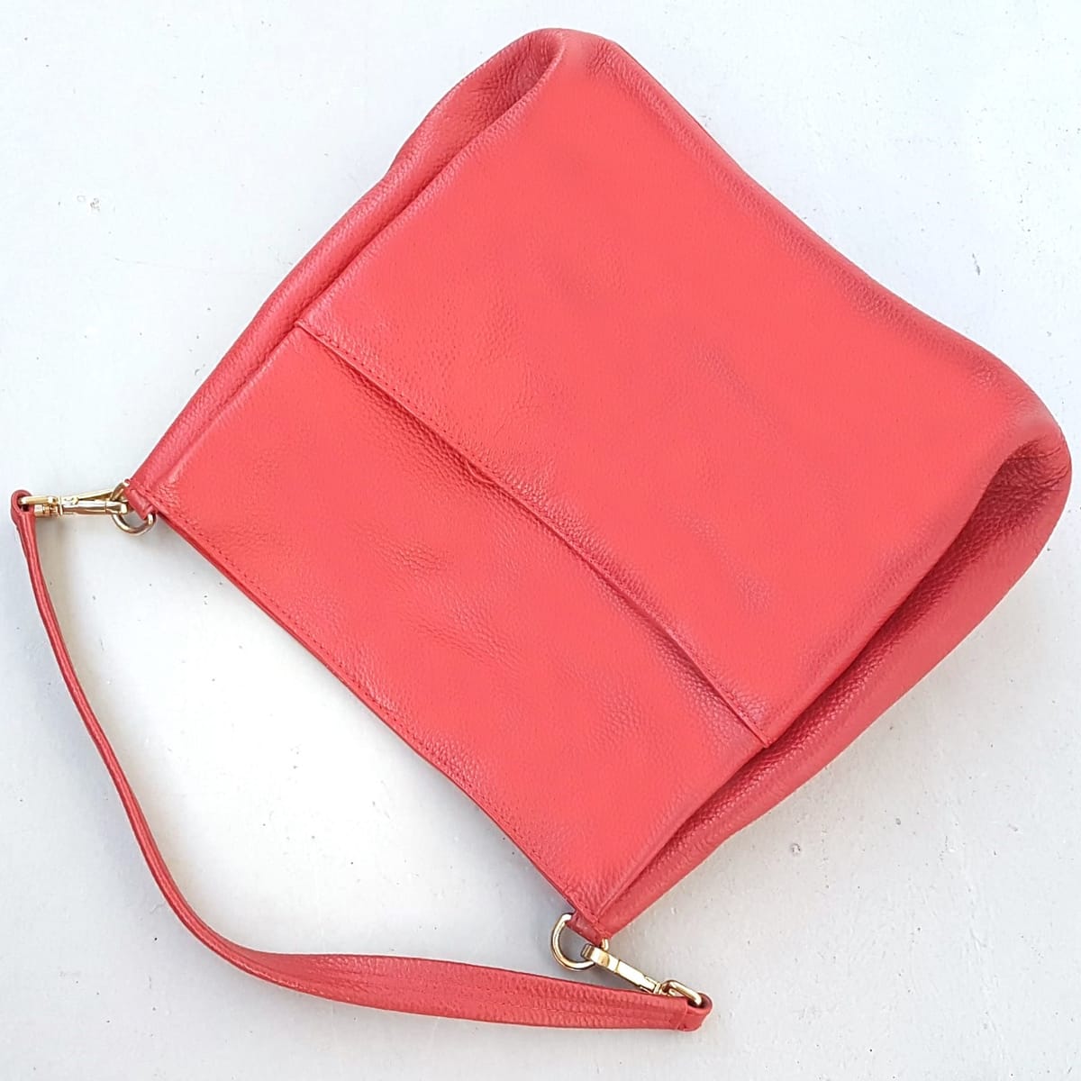 Tocco Toscano Original TOCCO TOSCANO Tote Bag, Duffel Bag, Cosmopolitan, Cool RED Leather Bag, Sleek Designer Handbag, Toscano from ITALY, Shoulder Sling, Sophistication, Luxury Lifestyle, Urban Style, Pop Culture, Cult Street Fashion, Timeless Appeal - Photo 3