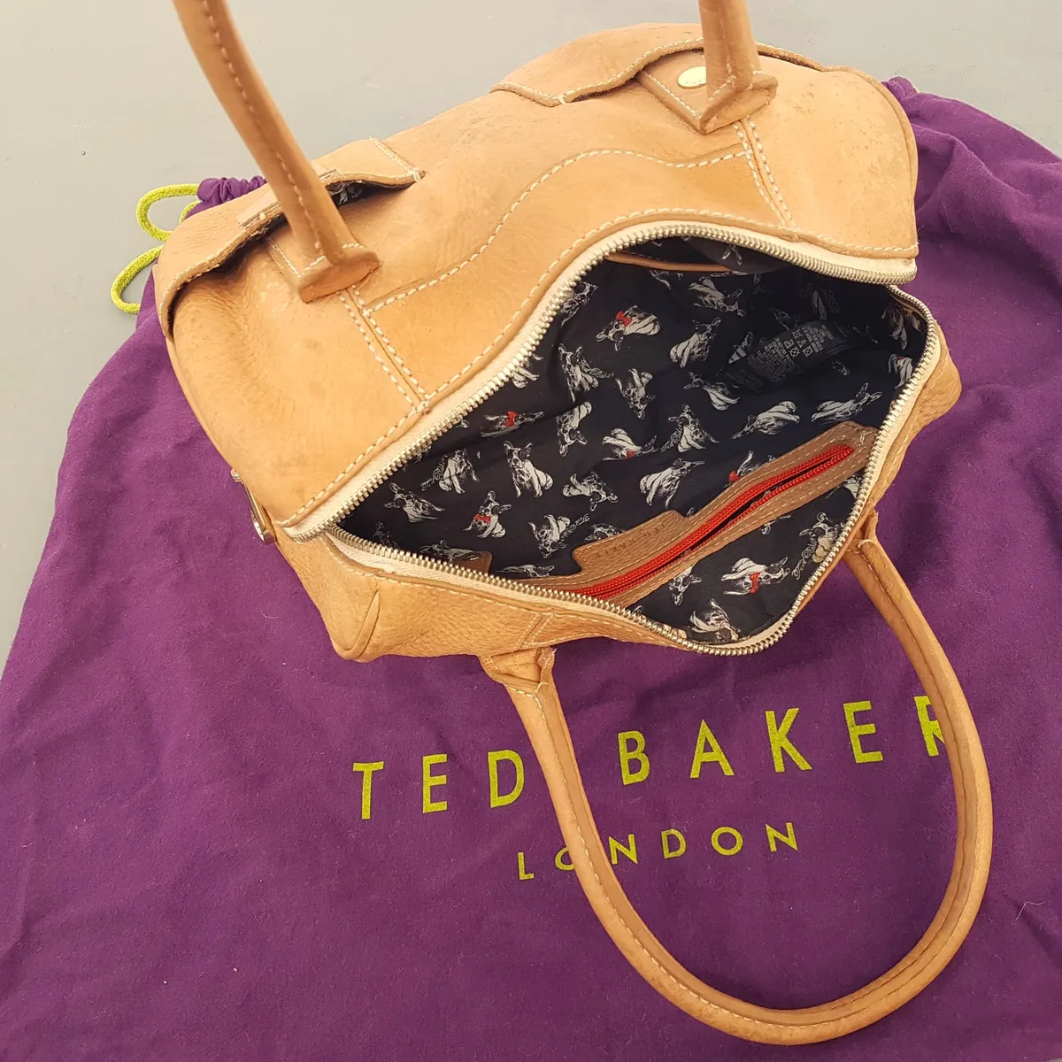 Ted Baker Original TED BAKER LONDON Bowler Bag, Tan Leather Handbag, Barrel Model, Cosmopolitan, Duffel, Dual Top Handle, Zip Closure, Haute Couture, Luxury Bag, Urban Style, Pop Culture, Sophistication, Timeless Appeal, Cult Street Fashion, Everyday Bag - Photo 3