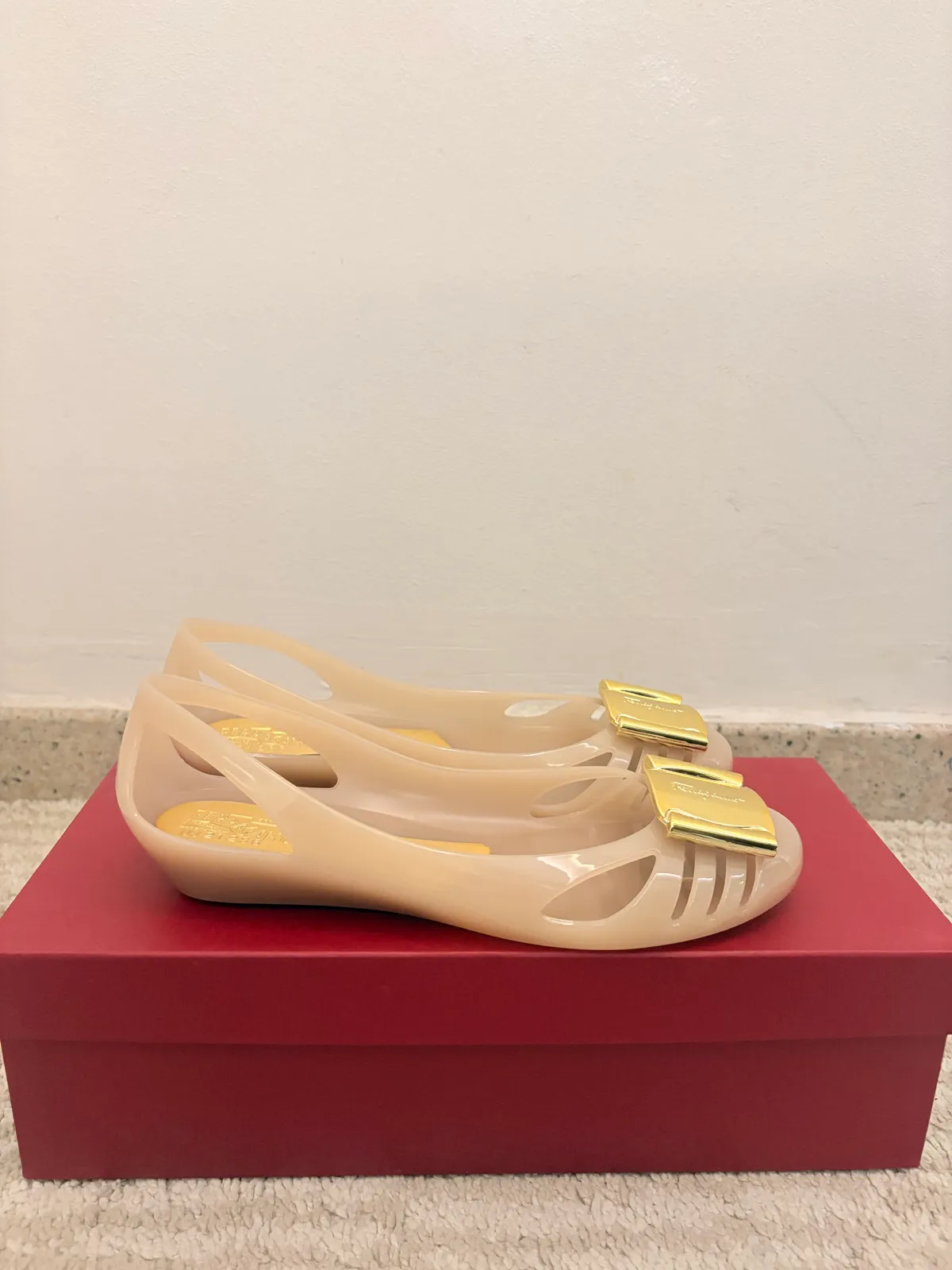 Ferragamo [BRAND NEW] Ferragamo Jelly Flats Size 6 - Photo 3